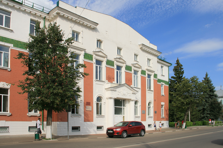 Советская улица 27)